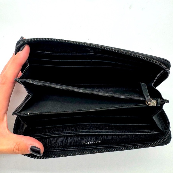 Chanel Black Cavier Zippy Wallet 🖤 - Picture 3 of 5